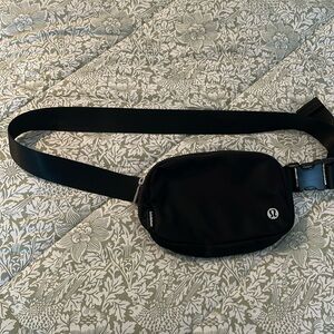 Lululemon everywhere belt bag